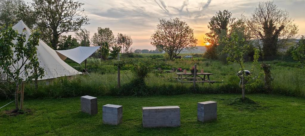 Zahrada ubytování Au Pied Du Trieu, the glamping experience