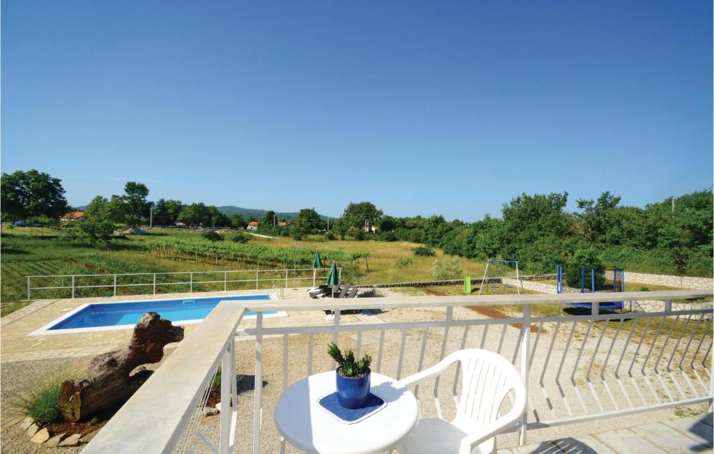 Bazén v ubytovaní Holiday Home Labin Presika Ii alebo v jeho blízkosti