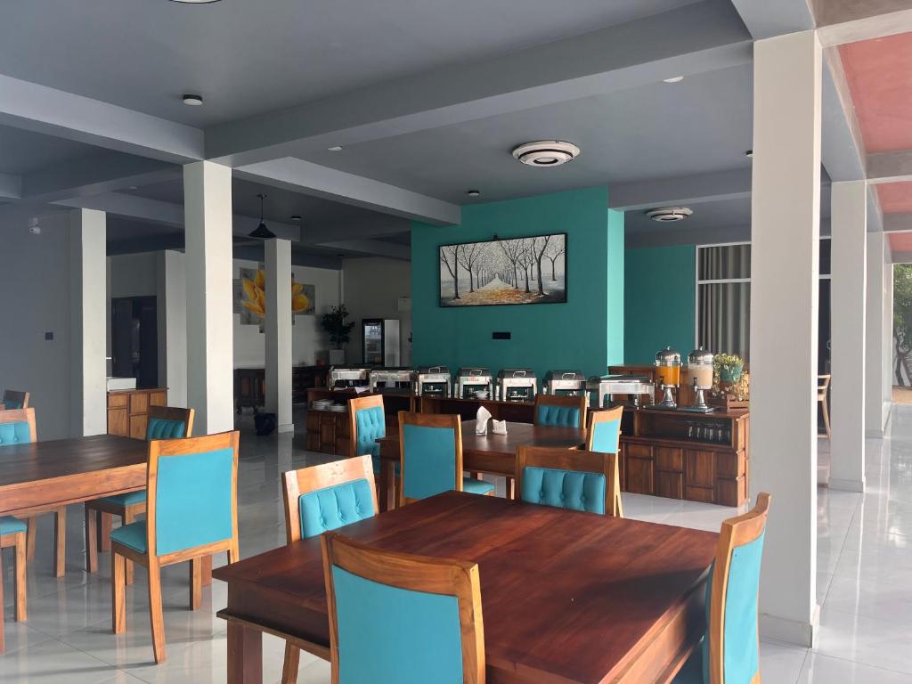 Restaurace v ubytování Hiru Beach Resort