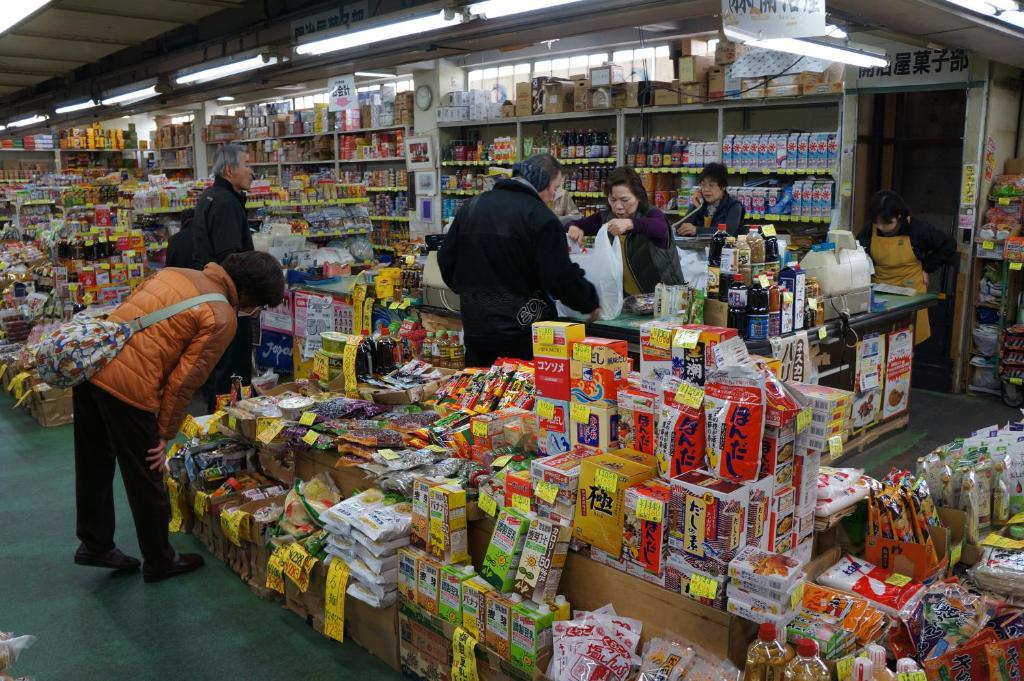 Supermarket nebo jiné obchody v  hotelu nebo okolí