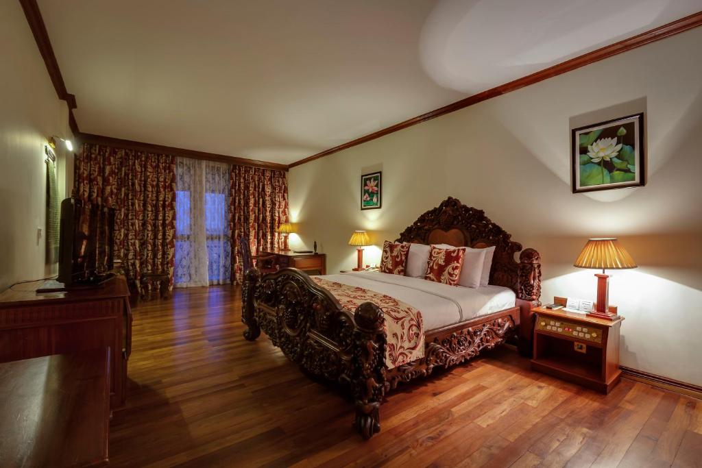 Postel nebo postele na pokoji v ubytování Angkor Paradise Hotel