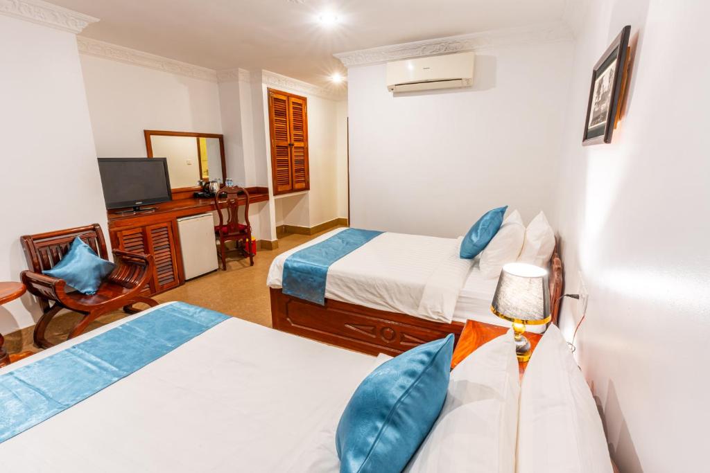 Postel nebo postele na pokoji v ubytování Rithy Rin Angkor Hotel