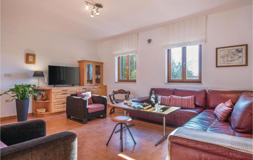 TV a/nebo společenská místnost v ubytování Two-Bedroom Holiday Home In Bale