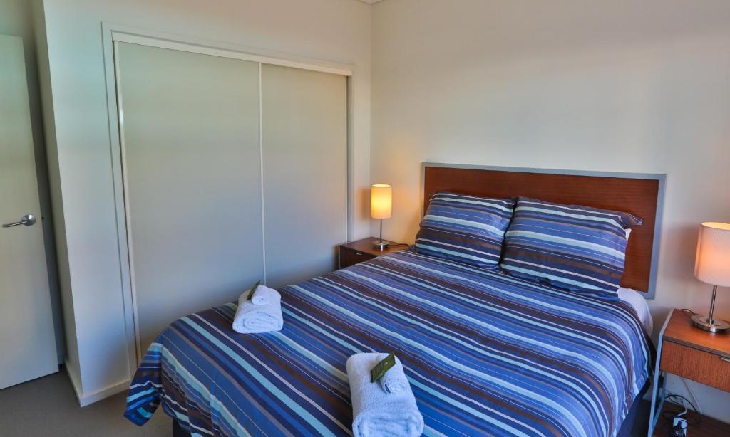Postel nebo postele na pokoji v ubytování Lady Bay Resort