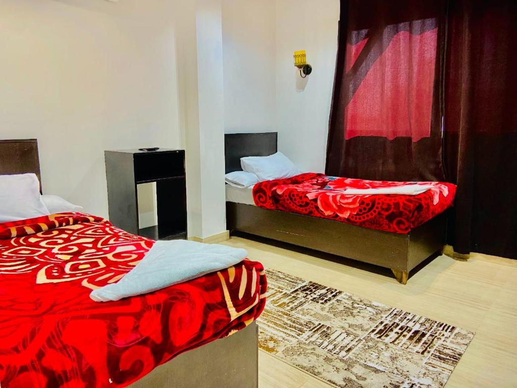 Postel nebo postele na pokoji v ubytování Summer Land Hotel