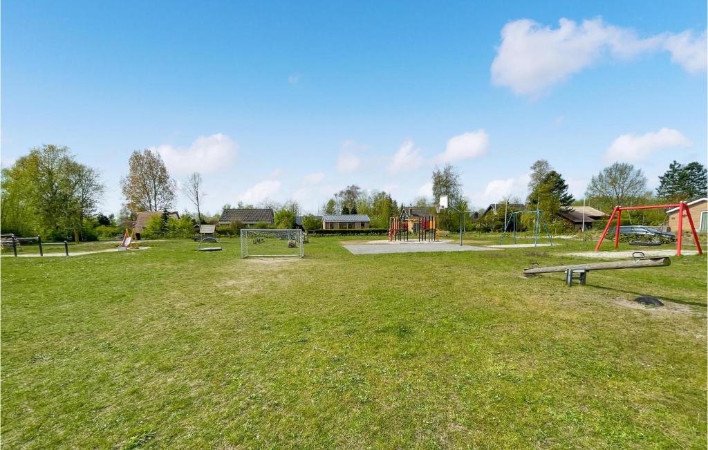 Herní místnost nebo prostor pro děti v ubytování 3 Bedroom Gorgeous Home In Lauwersoog