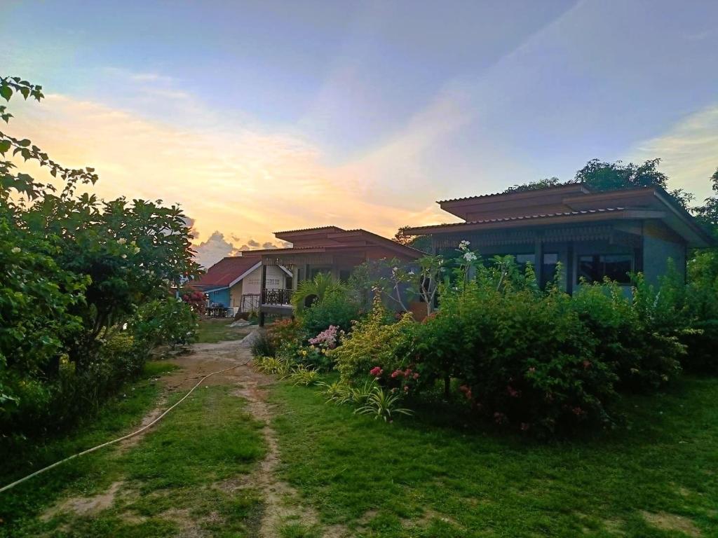 Zahrada ubytování Leam Sai Bungalows Koh Yao Noi