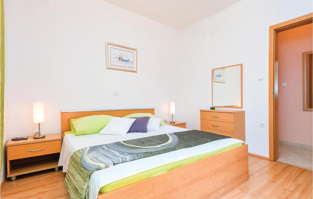 Posteľ alebo postele v izbe v ubytovaní Holiday Home Zastrazisce With Sea View 04