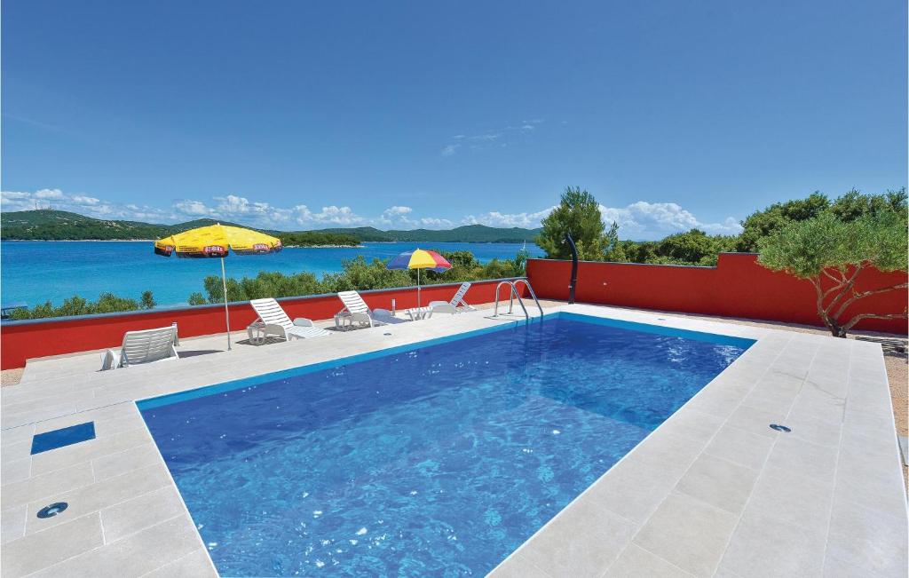 Bazén v ubytování Holiday Home Jezera With Sea View I nebo v jeho okolí