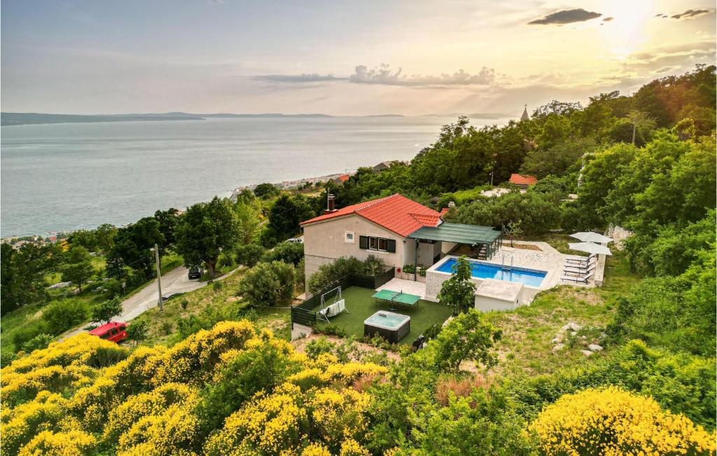 Two-Bedroom Holiday Home In Omis