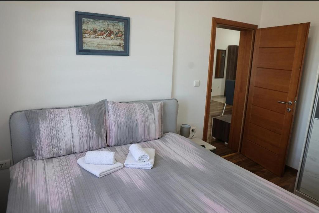 Postel nebo postele na pokoji v ubytování Apartman Petar