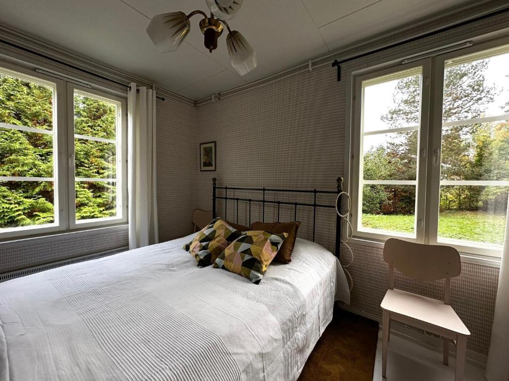 Ένα ή περισσότερα κρεβάτια σε δωμάτιο στο Vääksyn Mummola