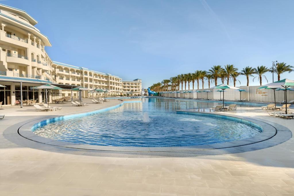 Bazén v ubytování Flow Spectrum Resort Sahl Hasheesh nebo v jeho okolí