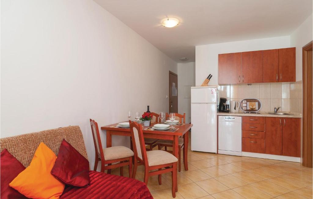 Kuchyň nebo kuchyňský kout v ubytování Apartment Supetar 43