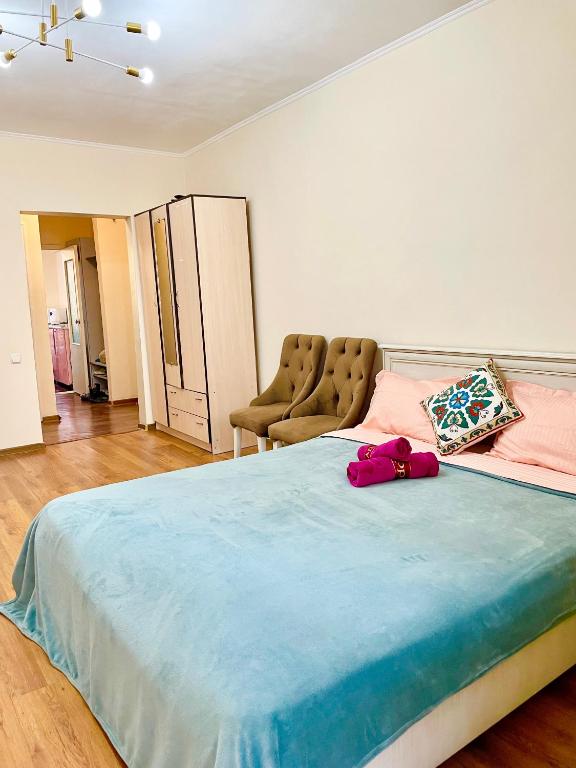 محدوده گلدن اسکویر در خیابان دوستیک در آلماتی