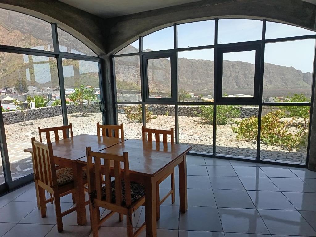 Nespecifikovaný výhled na hory nebo výhled na hory při pohledu z bed and breakfast