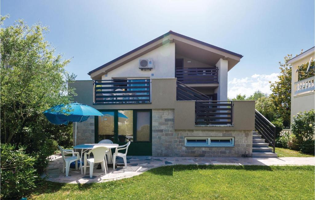 Three-Bedroom Apartment In Bibinje