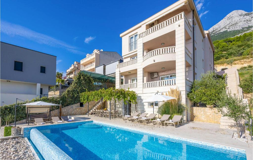 Bazén v ubytování Cozy Home In Makarska With Sauna nebo v jeho okolí