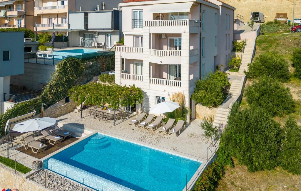 Bazén v ubytování Cozy Home In Makarska With Sauna nebo v jeho okolí