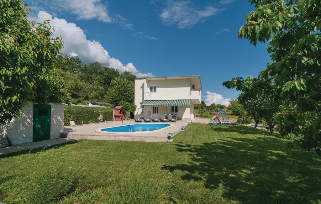 Bazén v ubytovaní Holiday Home Gata 15 alebo v jeho blízkosti