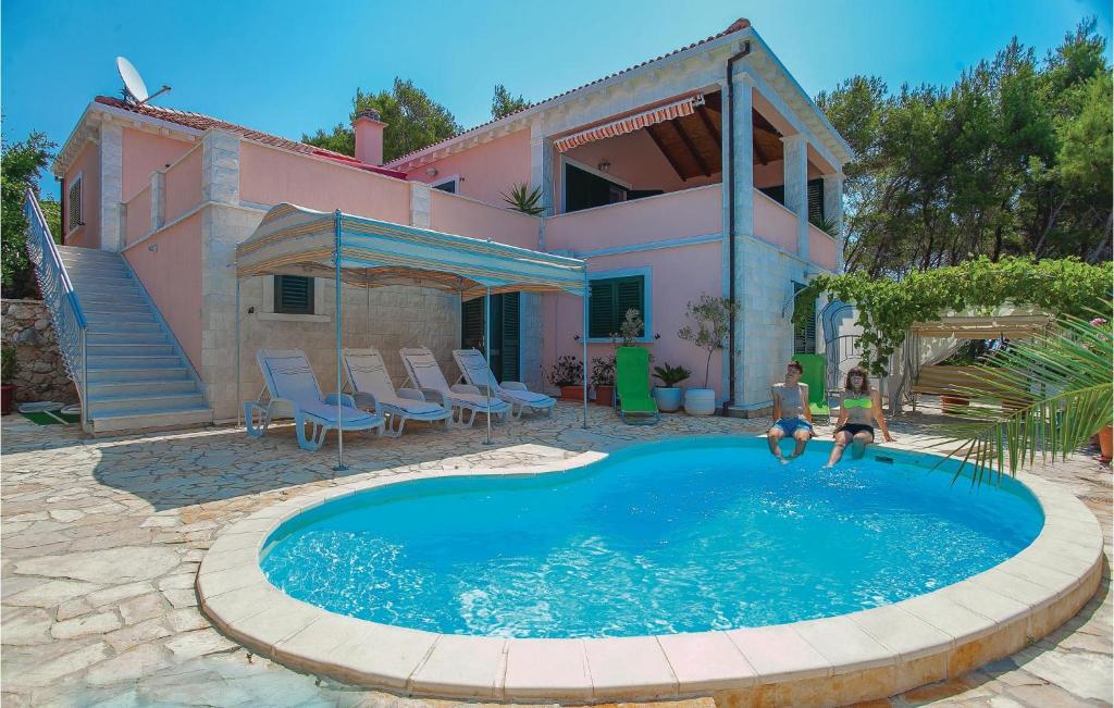 Bazén v ubytování Holiday Home Siroka Bb Ii nebo v jeho okolí