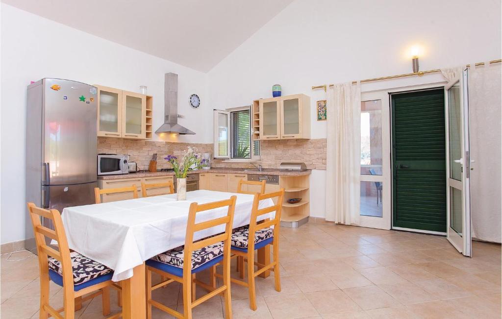 Kuchyň nebo kuchyňský kout v ubytování Holiday Home Siroka Bb Ii