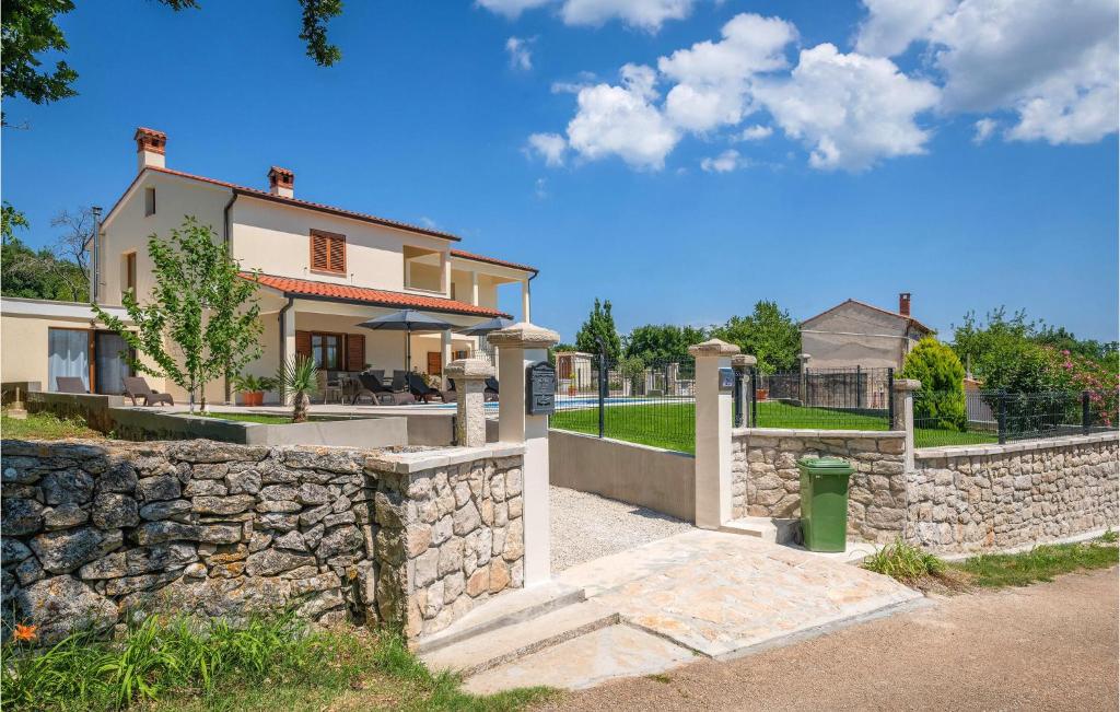 Budova, v ktorej sa dovolenkový dom nachádza