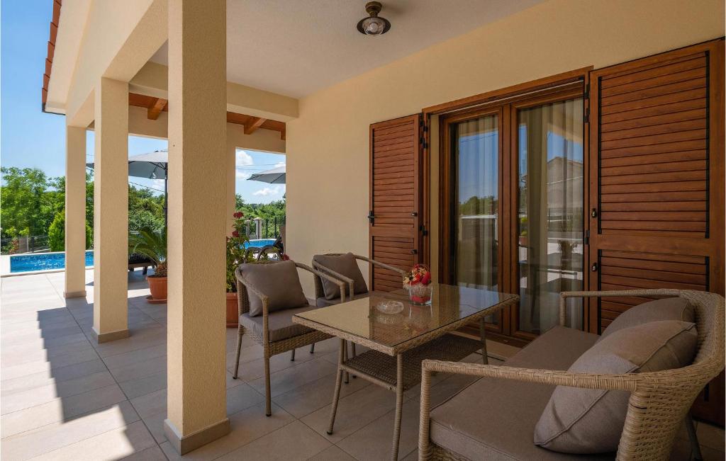 Balkón alebo terasa v ubytovaní Cozy Home In Labin With Wifi