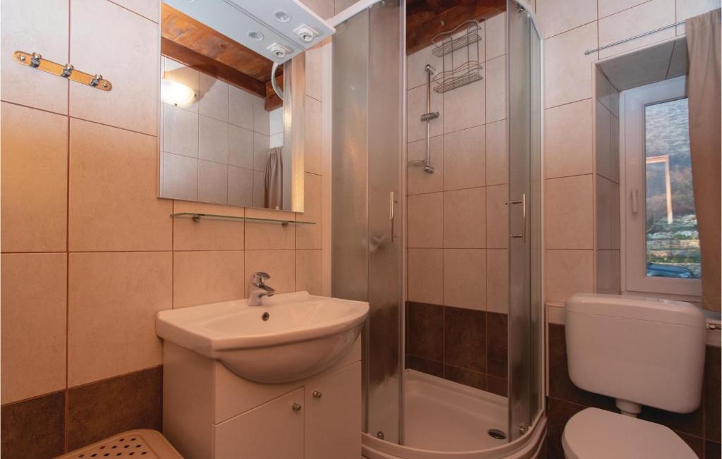 Kúpeľňa v ubytovaní Two-Bedroom Holiday Home In Orebic