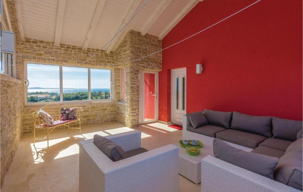 Posezení v ubytování Two-Bedroom Apartment In Vir