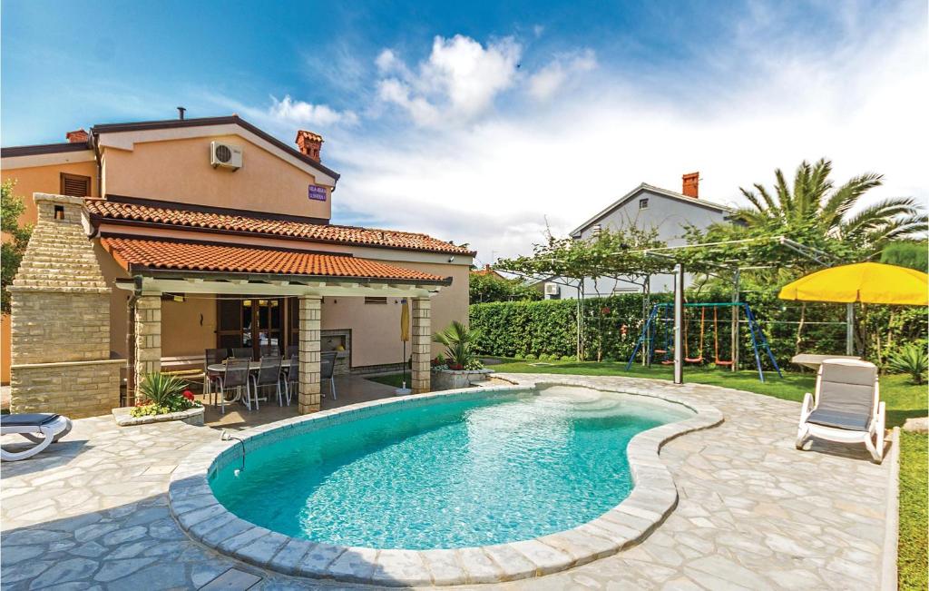 Bazén v ubytování Nice Home In Pula With Wifi nebo v jeho okolí