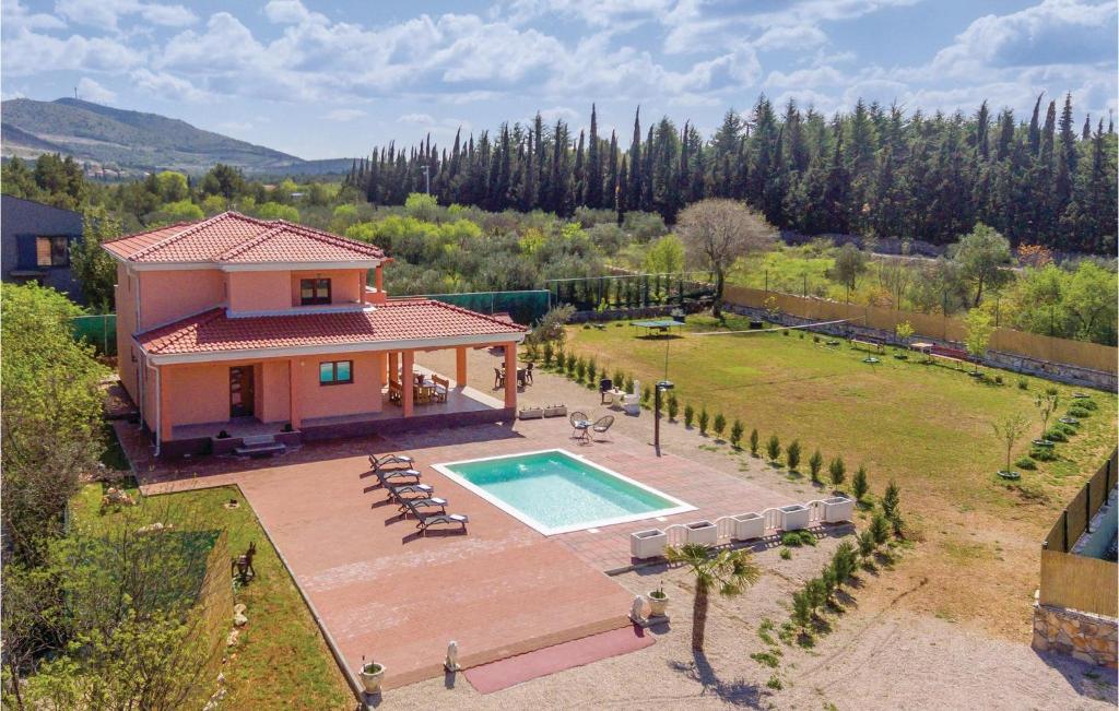 Four-Bedroom Holiday Home In Bilice