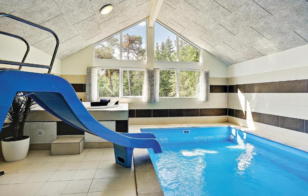 Bazén v ubytování Holiday Home Frederiksværk With Fireplace 10 nebo v jeho okolí
