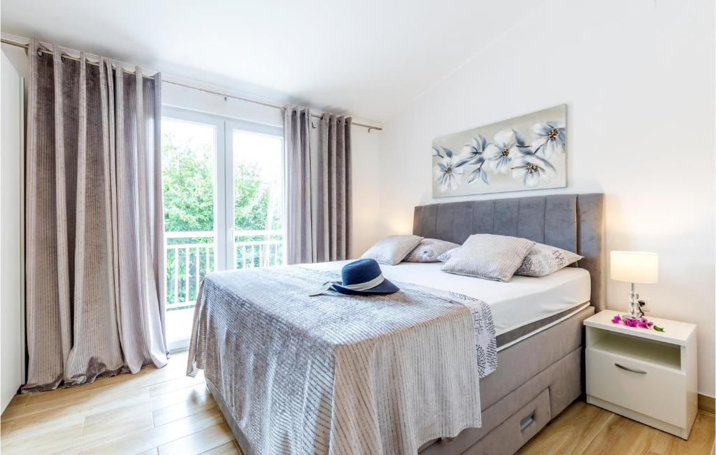 Posteľ alebo postele v izbe v ubytovaní Apartment Raduniceva I