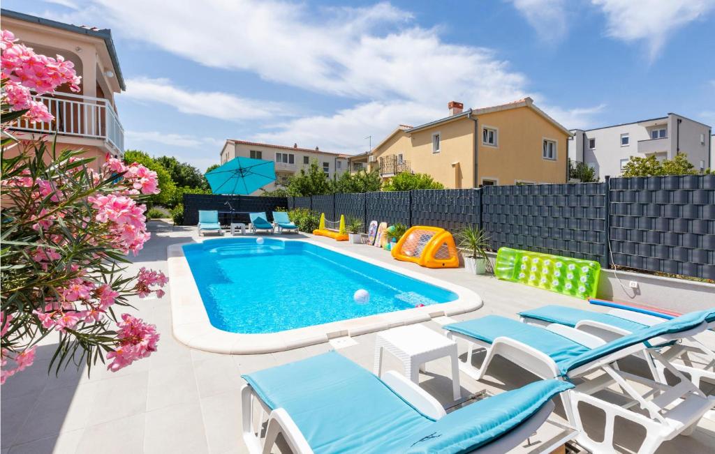 Bazén v ubytovaní Apartment Raduniceva I alebo v jeho blízkosti