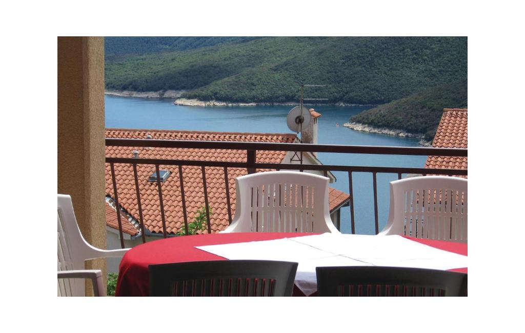 Two-Bedroom Apartment In Rabac