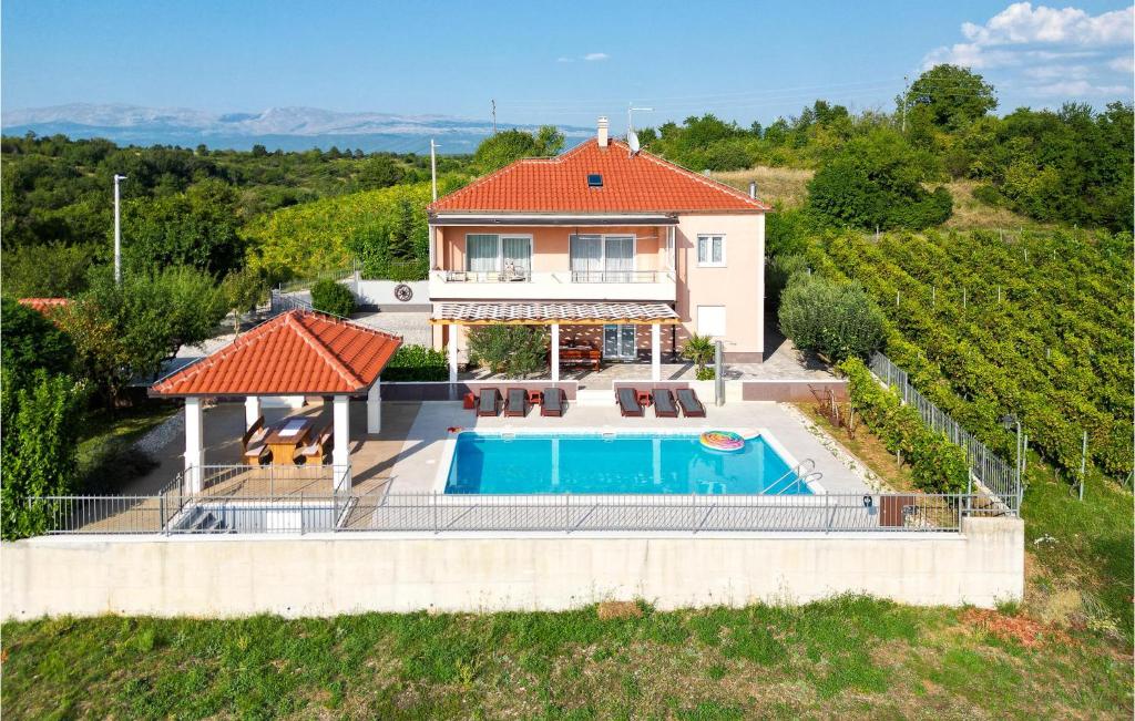 Stunning Home In Trilj