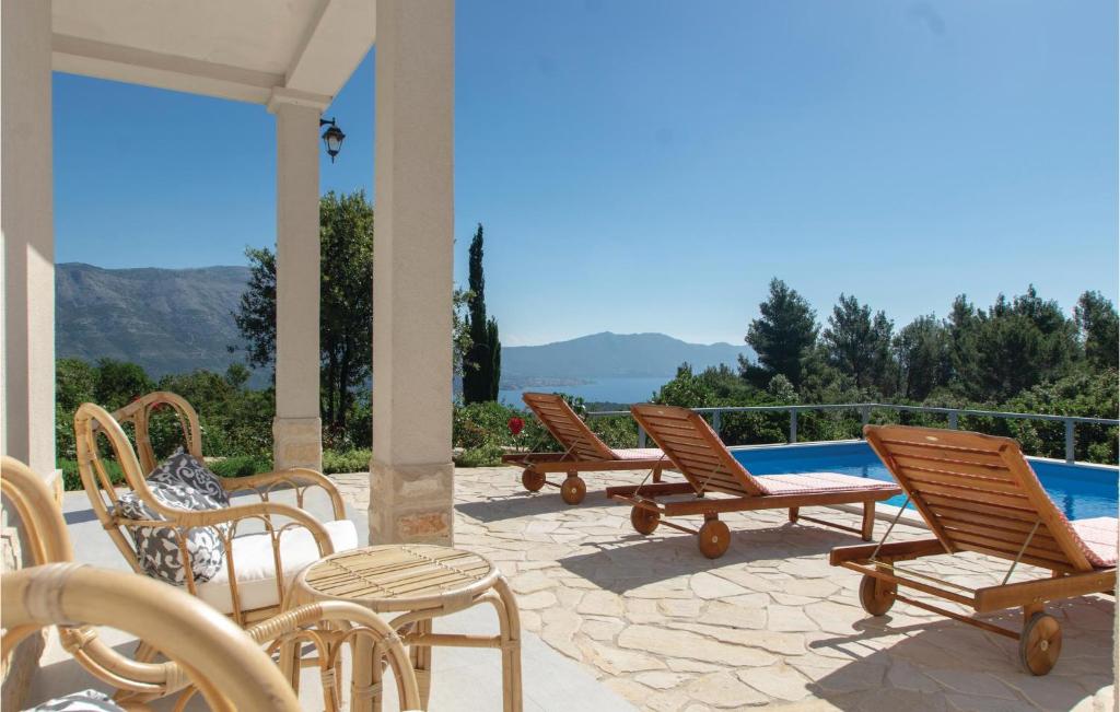 Fotografie z fotogalerie ubytování Three-Bedroom Holiday Home In Zrnovo v destinaci Korčula
