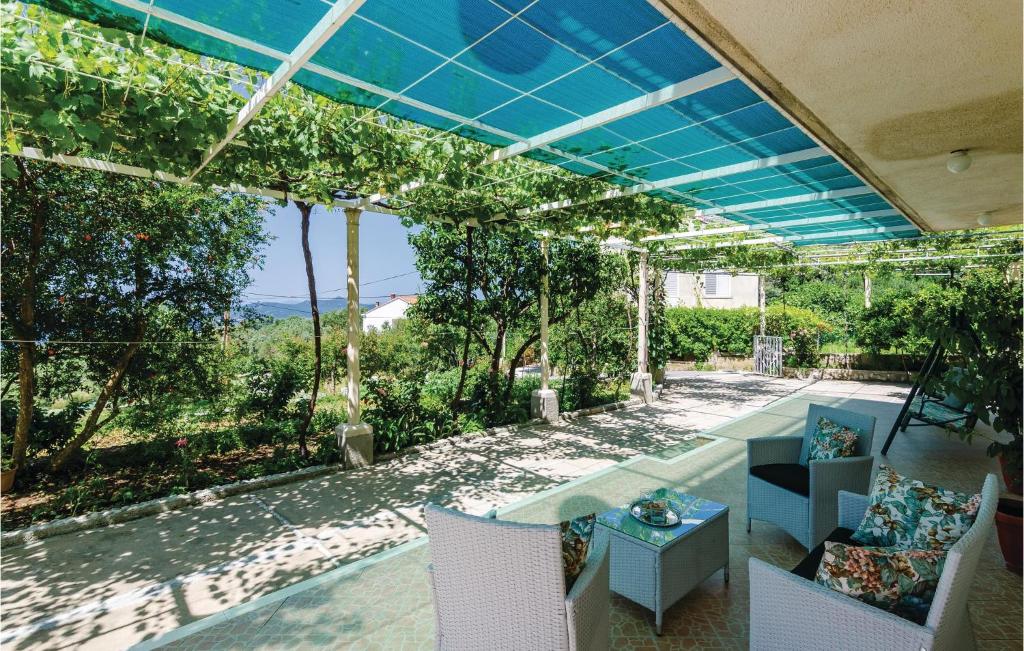 Vonkajšia záhrada v ubytovaní Apartment Senj Cr