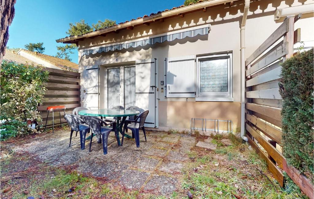Κήπος έξω από το Beautiful Home In Ronce-Les-Bains