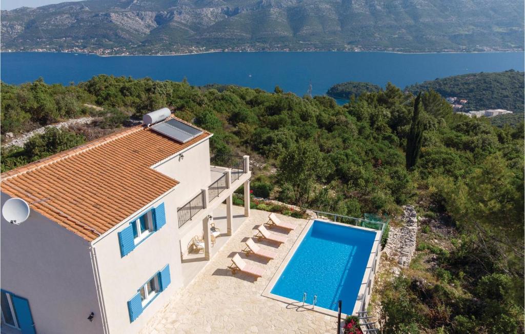 Fotografie z fotogalerie ubytování Three-Bedroom Holiday Home In Zrnovo v destinaci Korčula