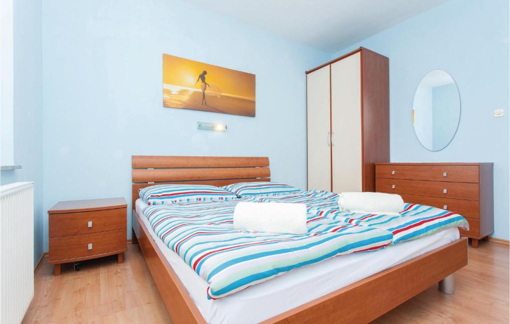 Postel nebo postele na pokoji v ubytování 1 Bedroom Gorgeous Apartment In Kornic