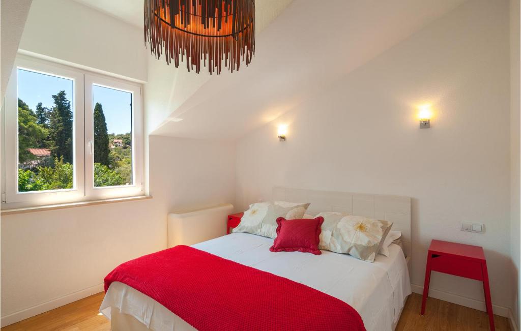 Posteľ alebo postele v izbe v ubytovaní Stunning Apartment In Sutivan With Wifi