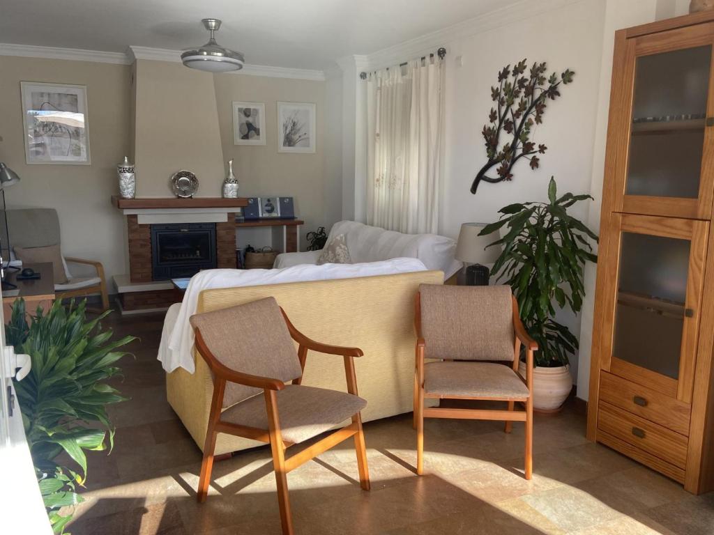 TV a/nebo společenská místnost v ubytování Casa Rosi, vistas al mar, piscina privada y A/A