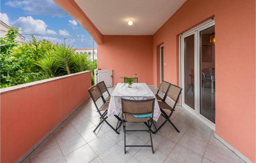 Two-Bedroom Apartment In Vir
