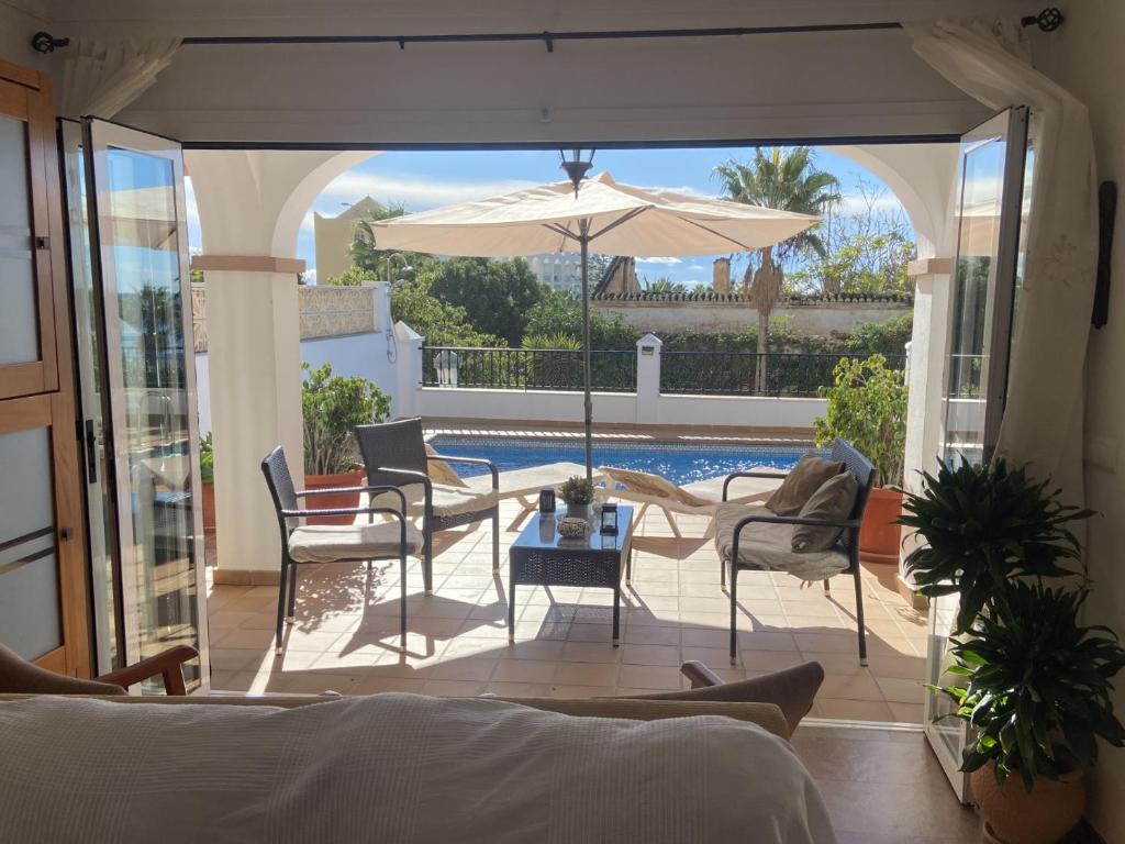 Balkón nebo terasa v ubytování Casa Rosi, vistas al mar, piscina privada y A/A