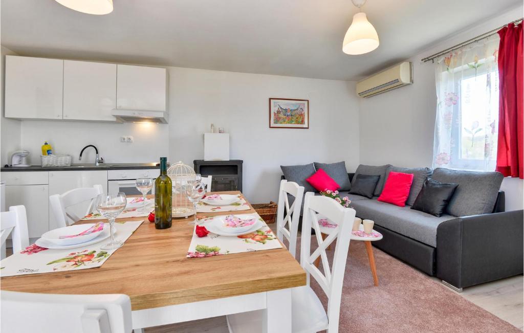 Amazing Home In Siljakovina With Sauna - Maison De Vacances 3 Chambres