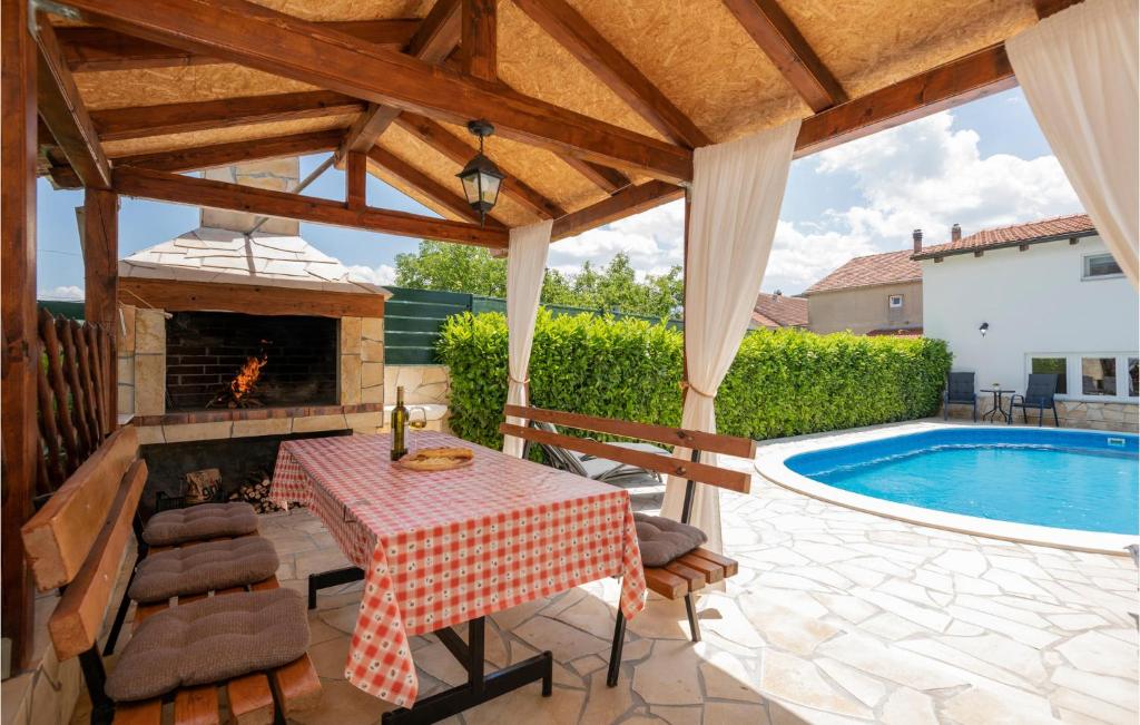 Two-Bedroom Holiday Home In Imotski