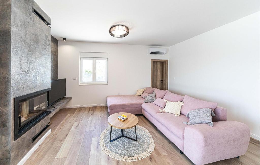 Posedenie v ubytovaní Lovely Home In Trogir With Kitchen