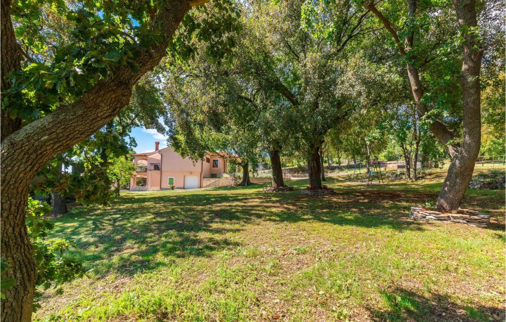 Vonkajšia záhrada v ubytovaní Holiday Home Labin 42